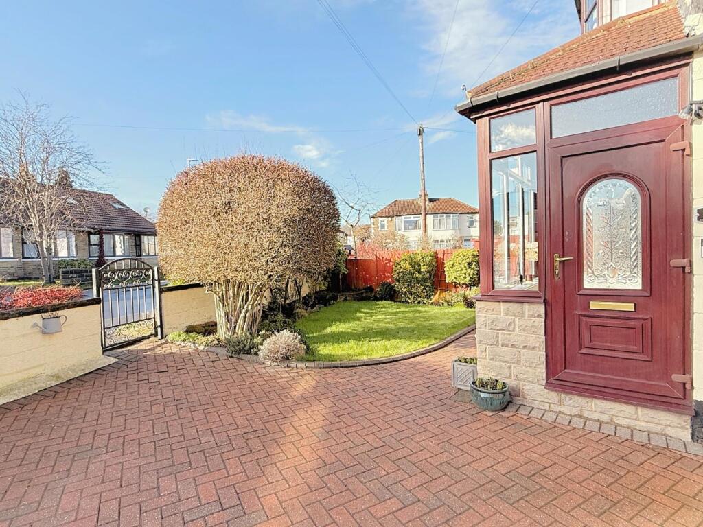 House in Leeds, West Yorkshire - View 2