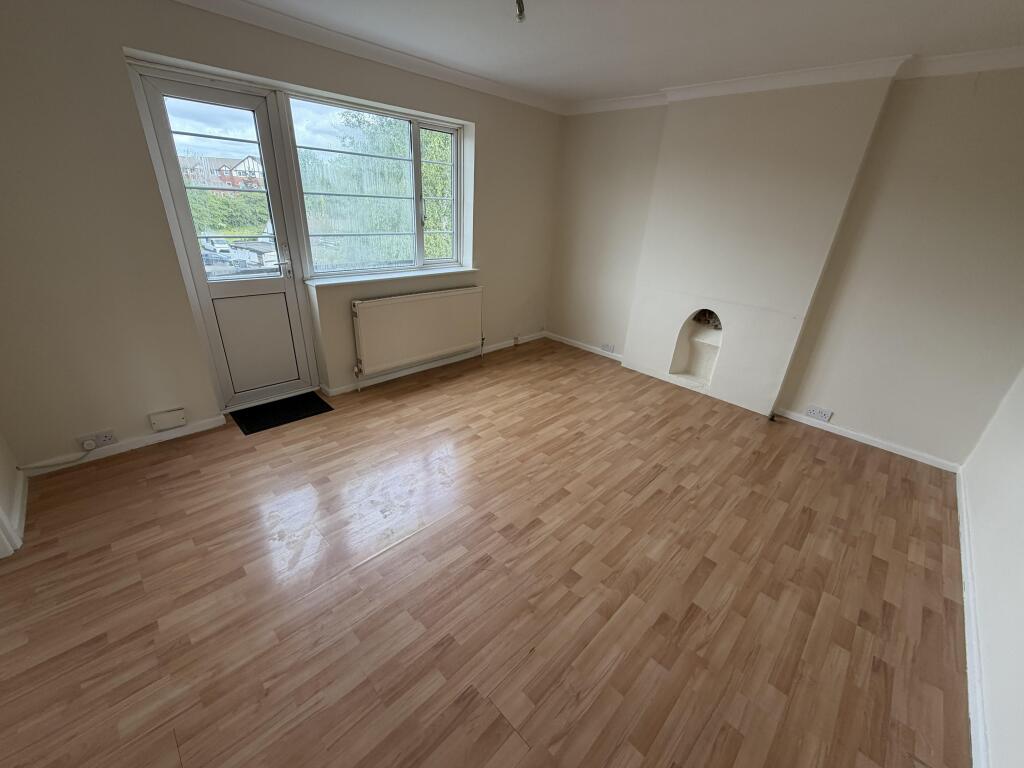 25 Garden Close, Ruislip, Greater London, HA4 photo 2