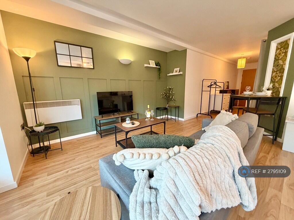 Apartment in Nottingham, Nottinghamshire - View 2