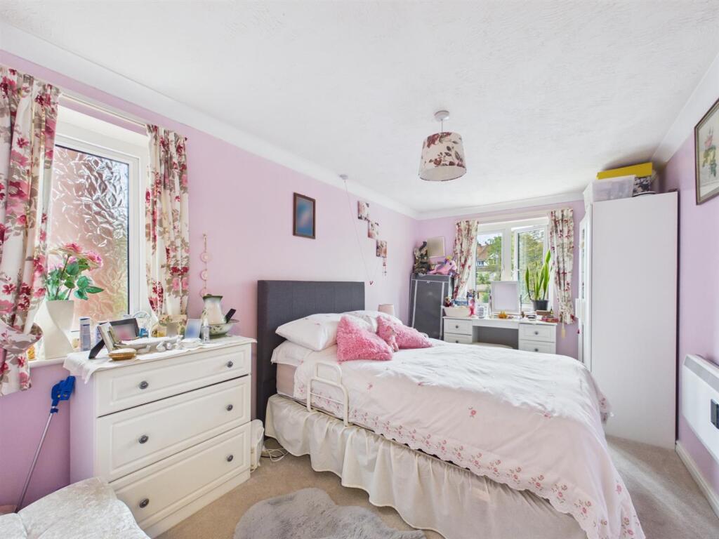 Apartment in Croydon - View 4