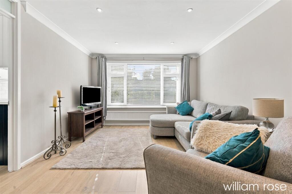 Apartment in Ilford - More