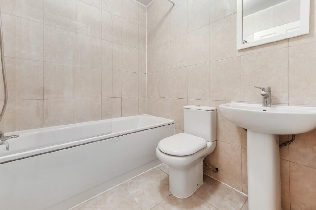 6 bedroom semi-detached house for rent
