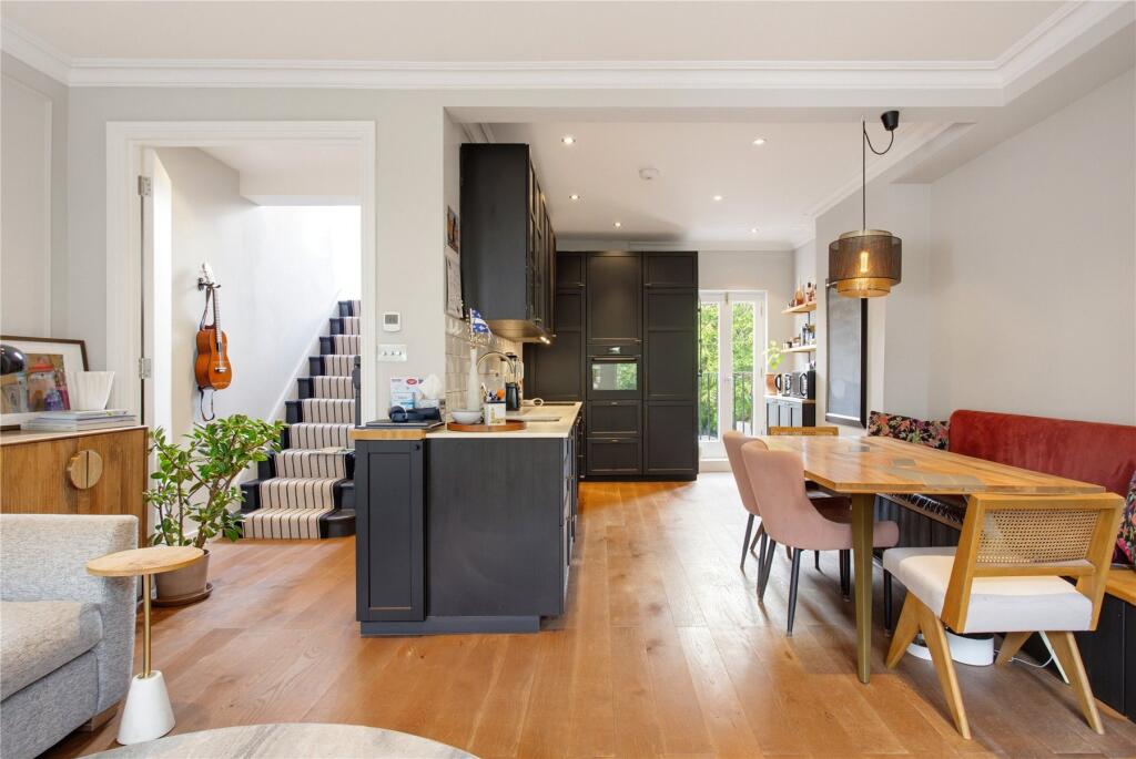 Apartment in London, Wandsworth - More