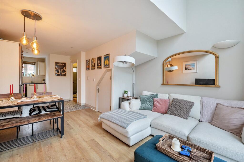 House in Wokingham - View 4