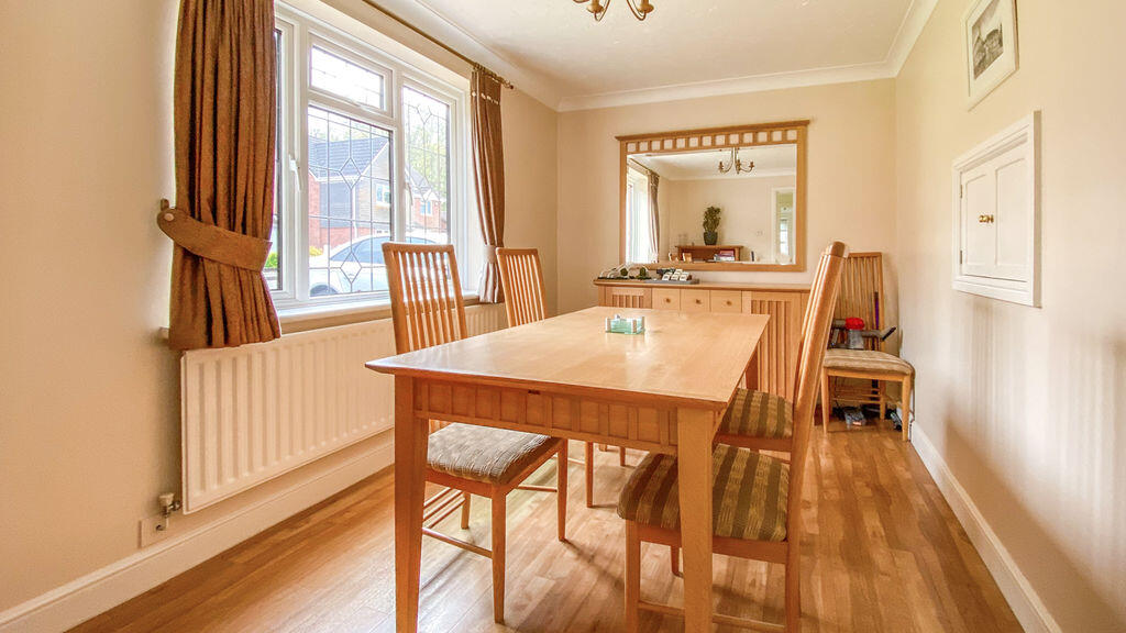 Thistle Road, Hedge End, SO30 photo 3