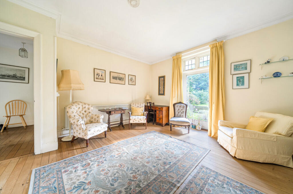 Ramsden Road, Godalming, Surrey, GU7 - More