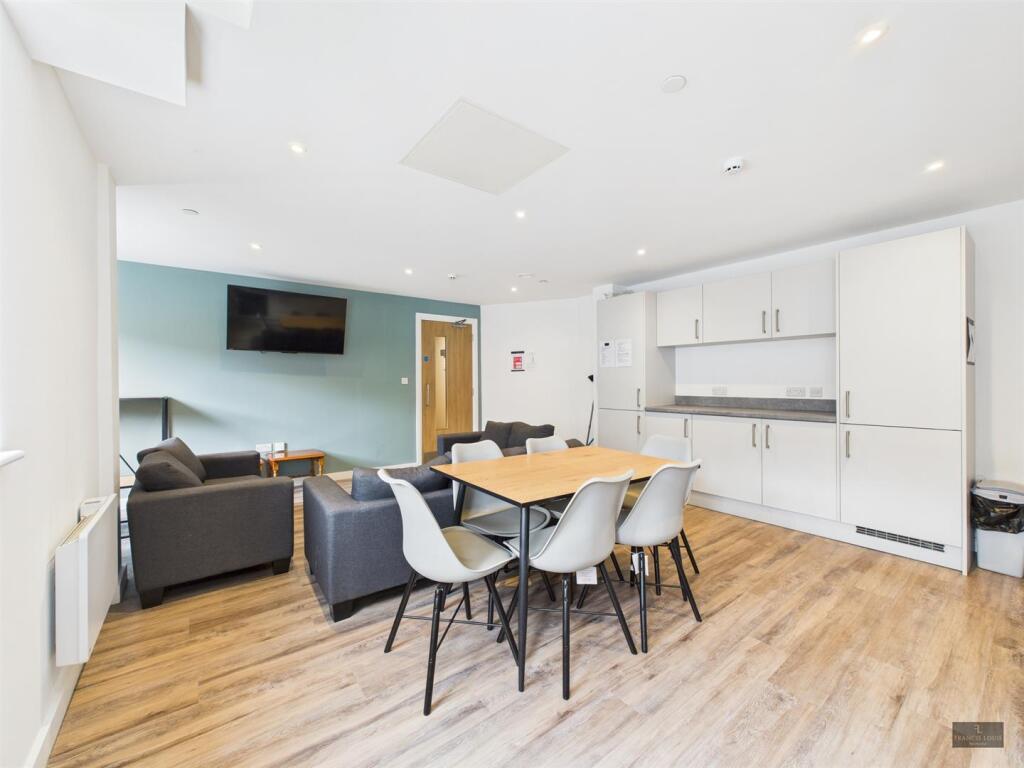 Apartment in Exeter - More
