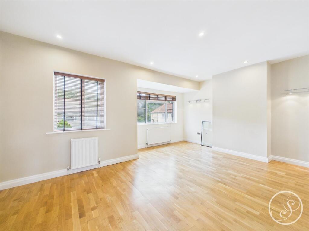 Apartment in Leeds, West Yorkshire - View 2