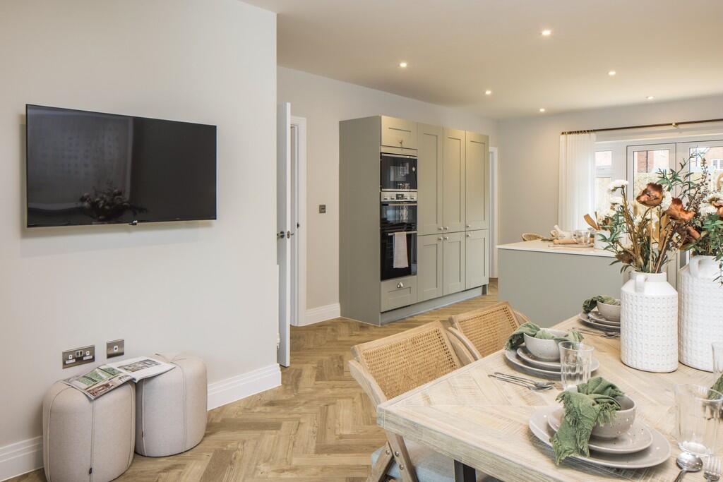 House in Haywards Heath, Wivelsfield - More