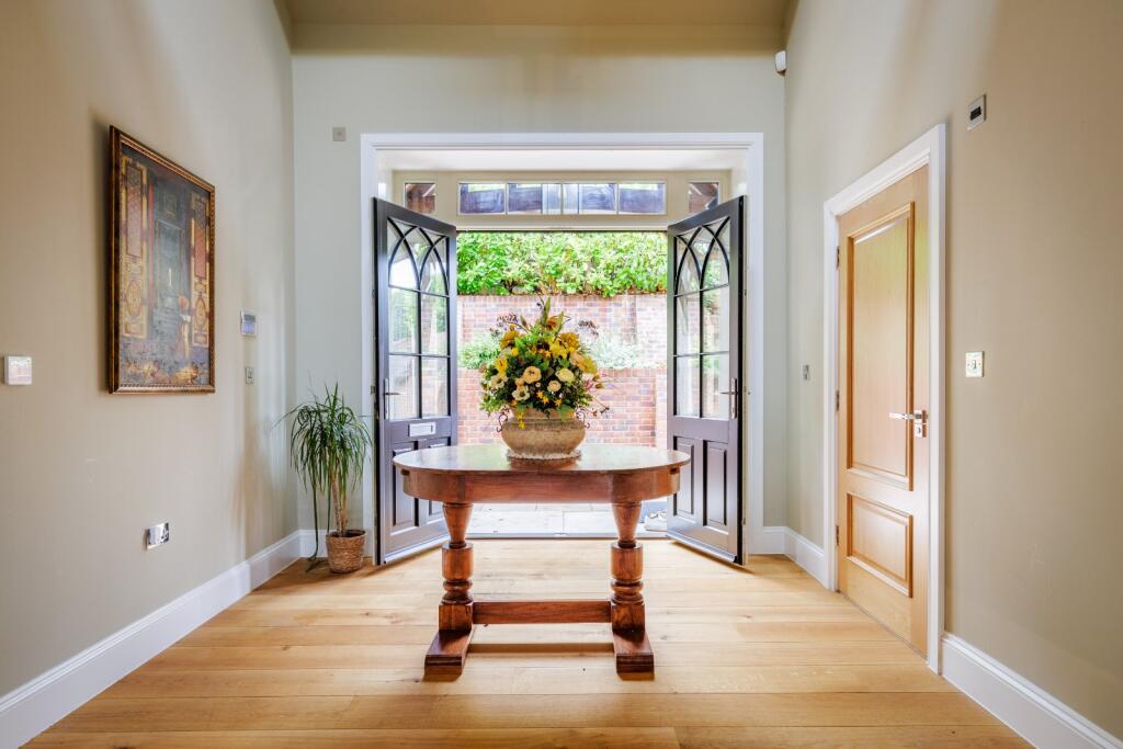 House in Guildford, Surrey - View 5