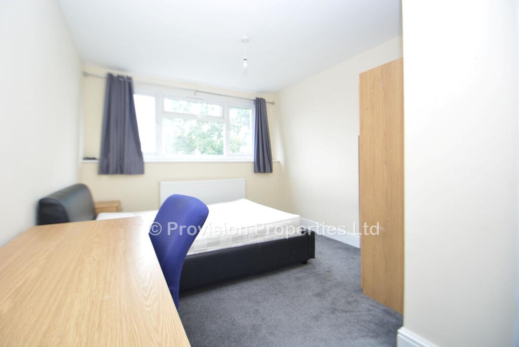7 bedroom semi-detached house for rent