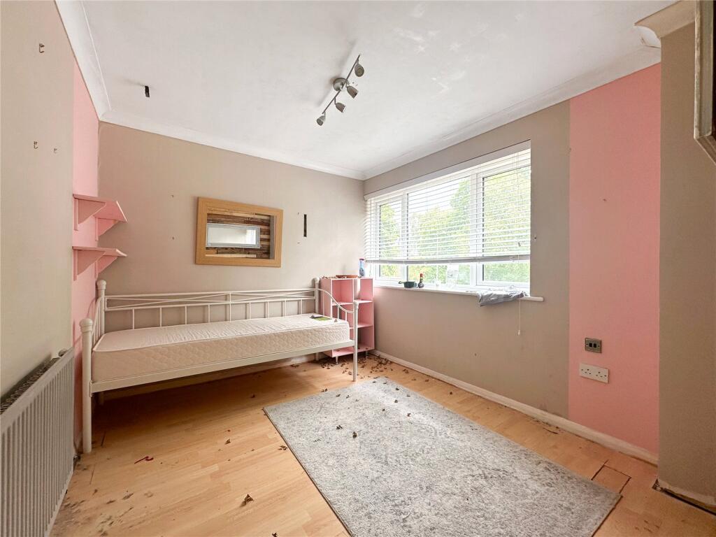 House in Gillingham, Medway - More