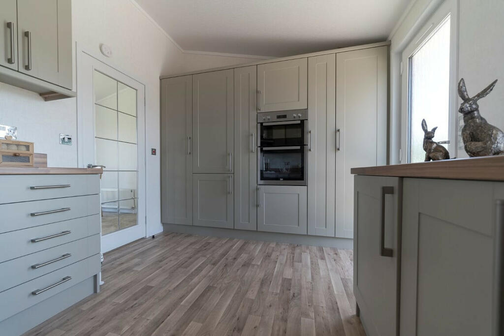 51, FULTHORP AVENUE, KING OSWY DRIVE EST photo 4