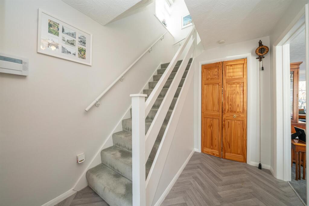 Breakspeare Road, Abbots Langley photo 2