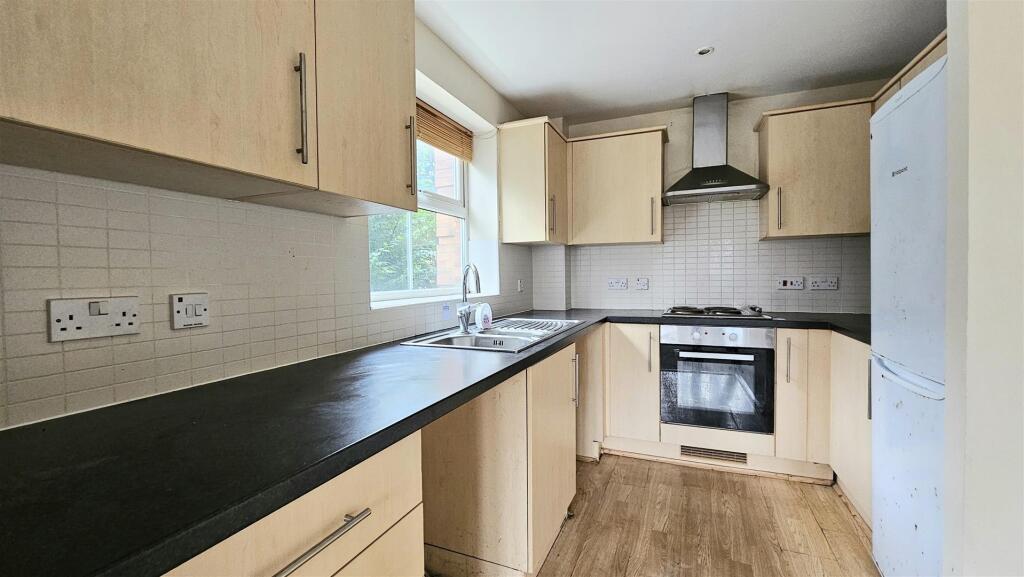 Apartment in Luton - View 5
