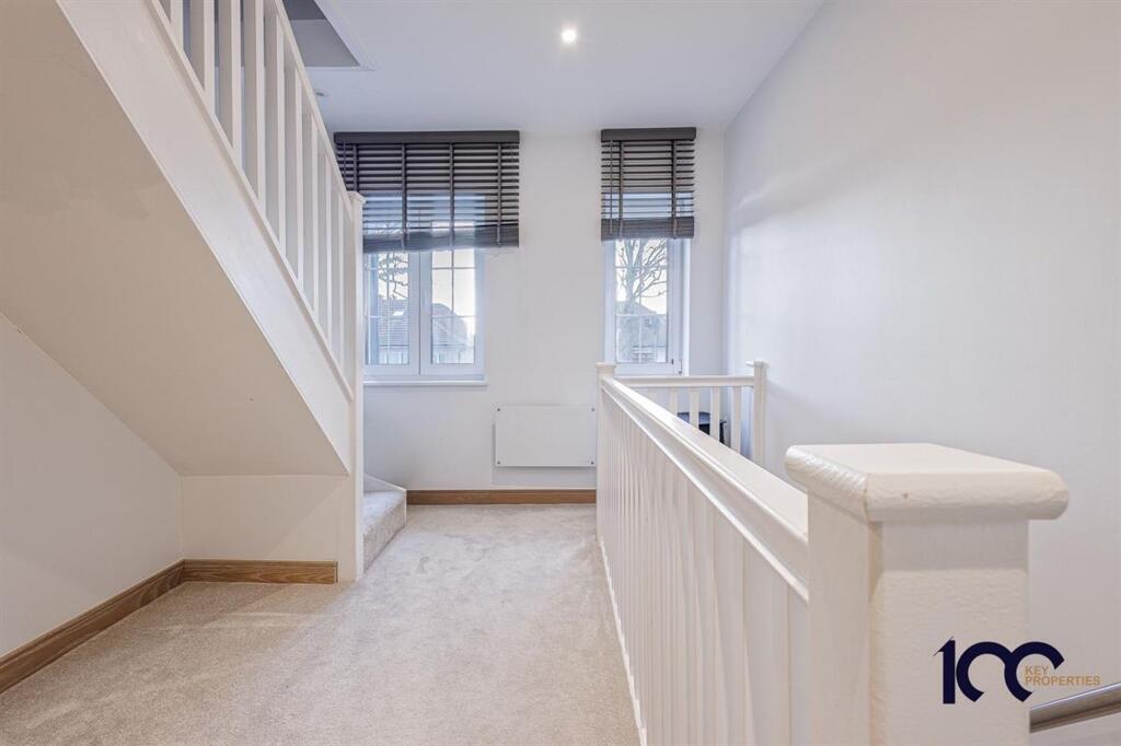 House in Romford - More