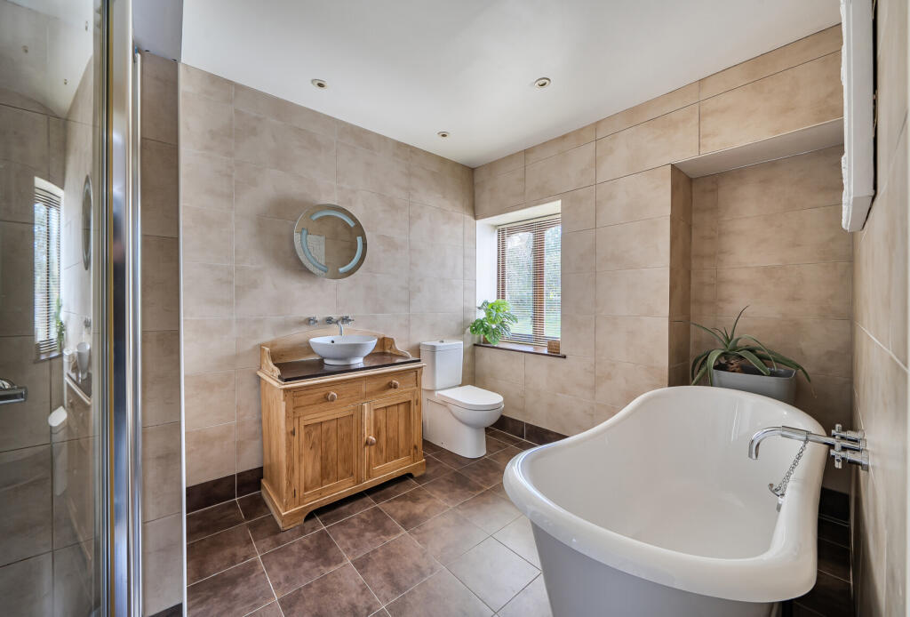 Silver Street, Midsomer Norton, Radstock, Somerset, BA3 photo 3