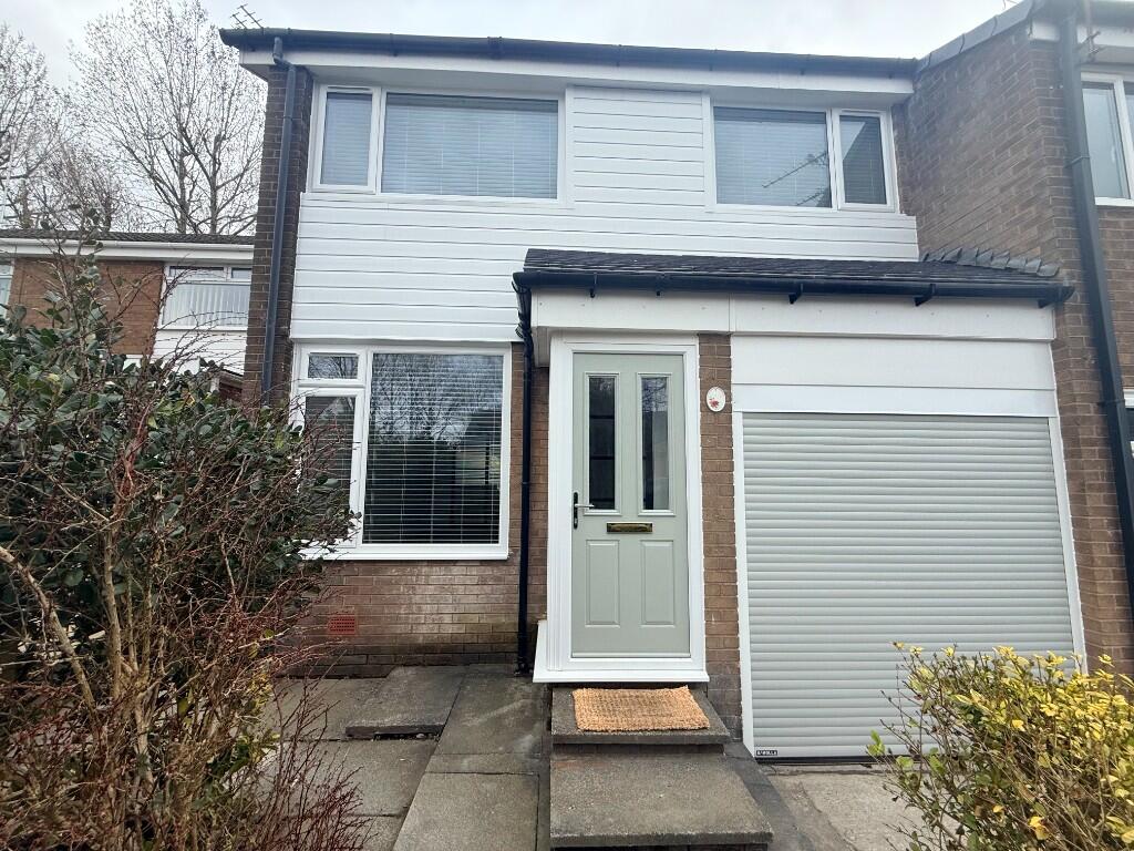 Main image of property: Greenhurst Lane, Ashton-Under-Lyne, Greater Manchester, OL6