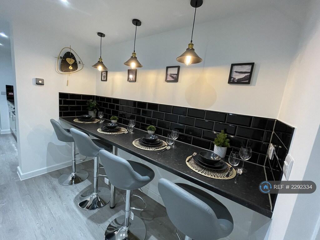 Main image of property: Oxford St, Watford, WD18