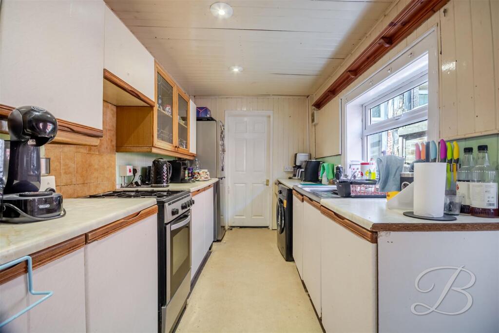 House in Mansfield, Nottinghamshire - More