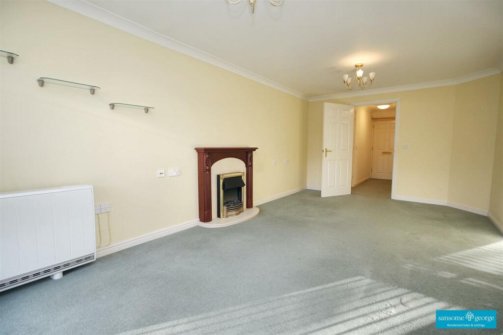 Sheppard Court, Chieveley Close, Tilehurst, Reading photo 4