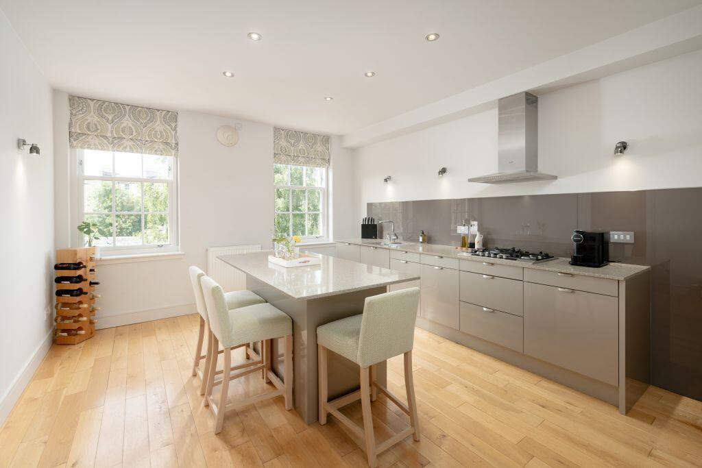 Apartment in Edinburgh - More