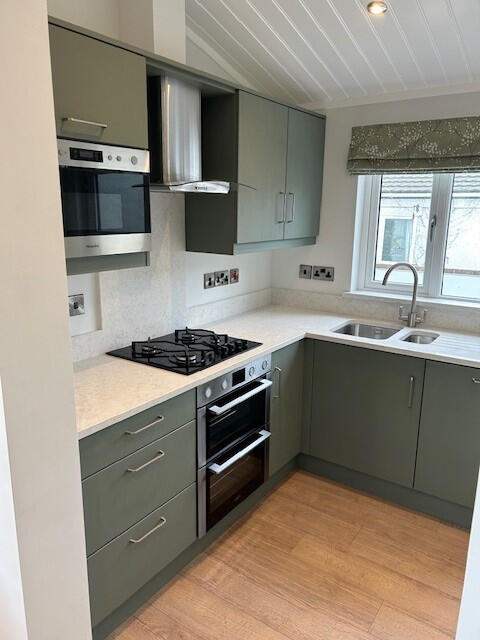 Reading, Berkshire, RG7 photo 2