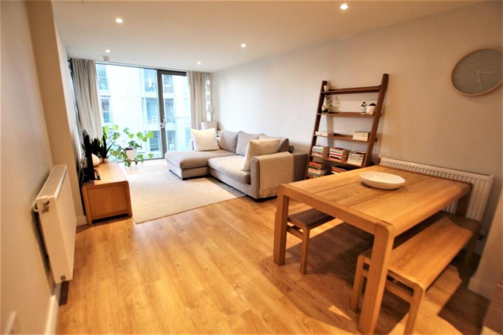 Merlin Heights, Hale Village, London, N17 photo 4