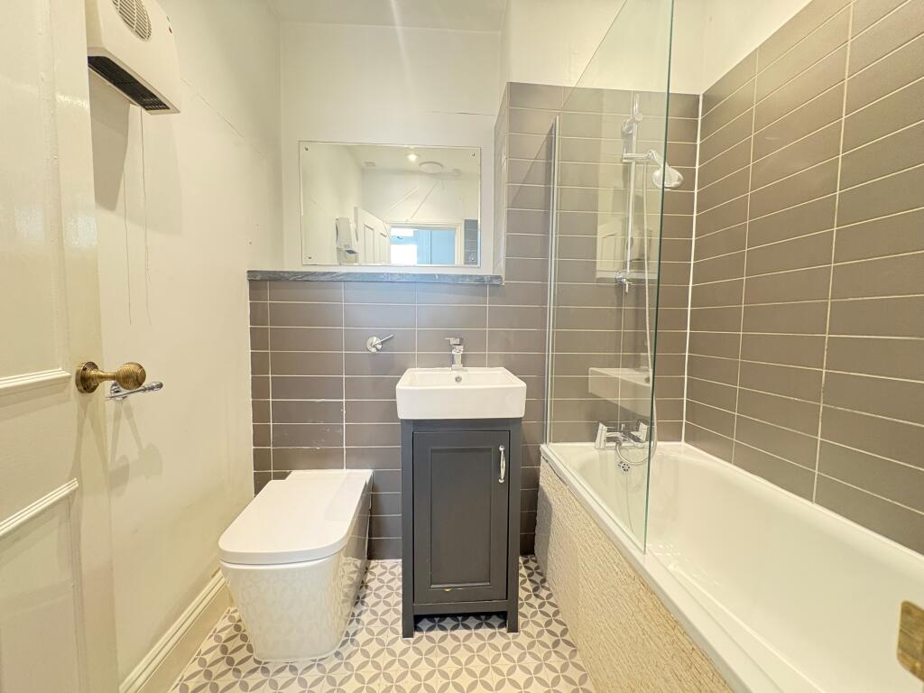 Apartment in Brighton, Round Hill - More