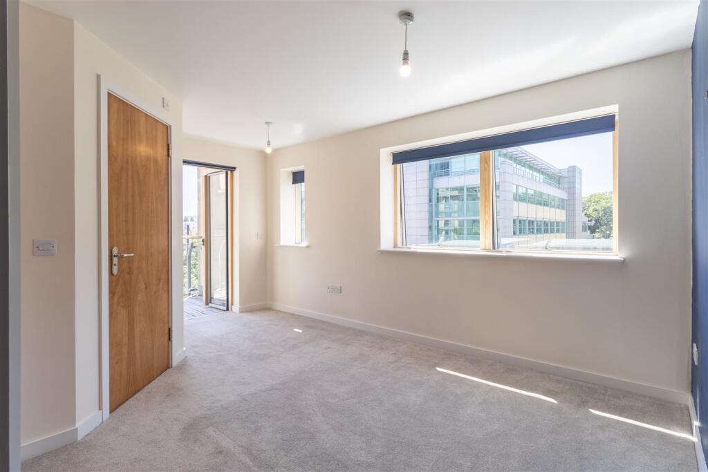 Apartment in Cheltenham, Gloucestershire - More