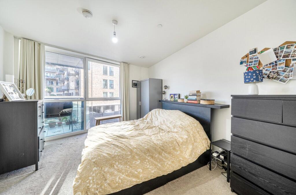 Apartment in Southall - View 5