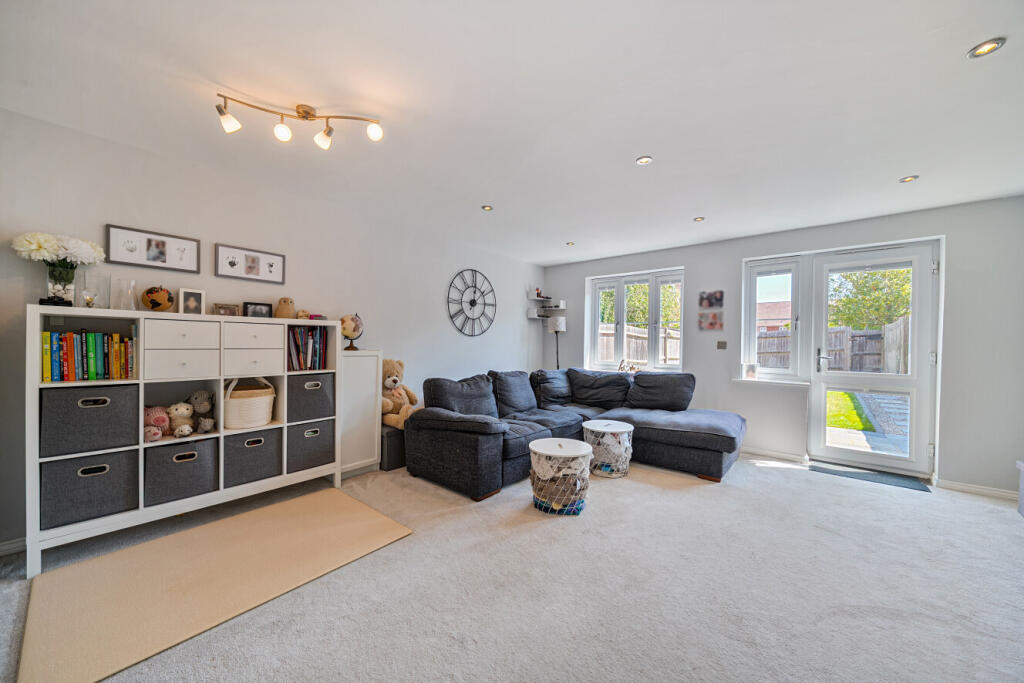 House in Bromley - View 2