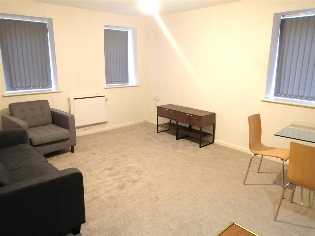 Apartment in Trafford, Greater Manchester - View 2