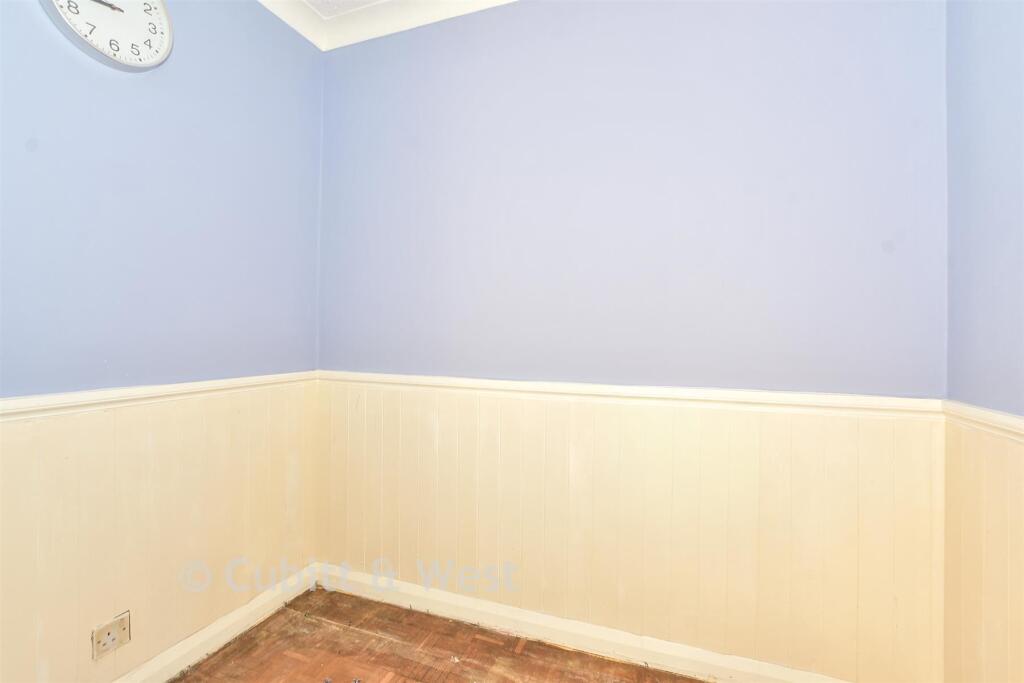 Apartment in Horsham, Highwood - More