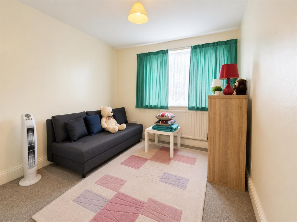 Apartment in Epping Forest, Roundhills, Waltham Abbey - More