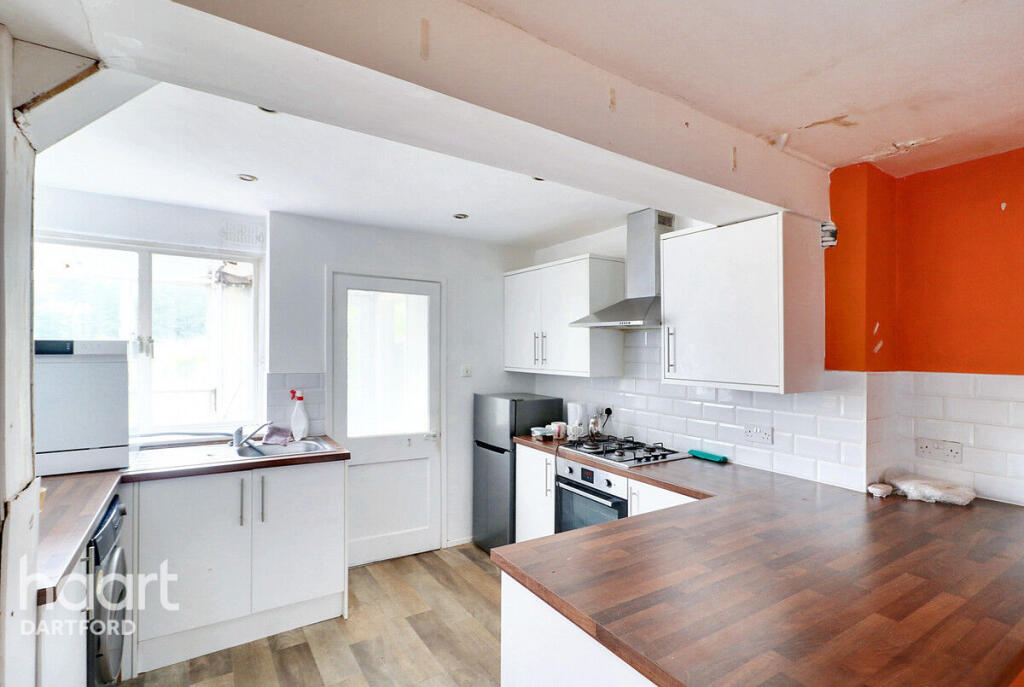 House in Dartford, Hook Green, Wilmington - More