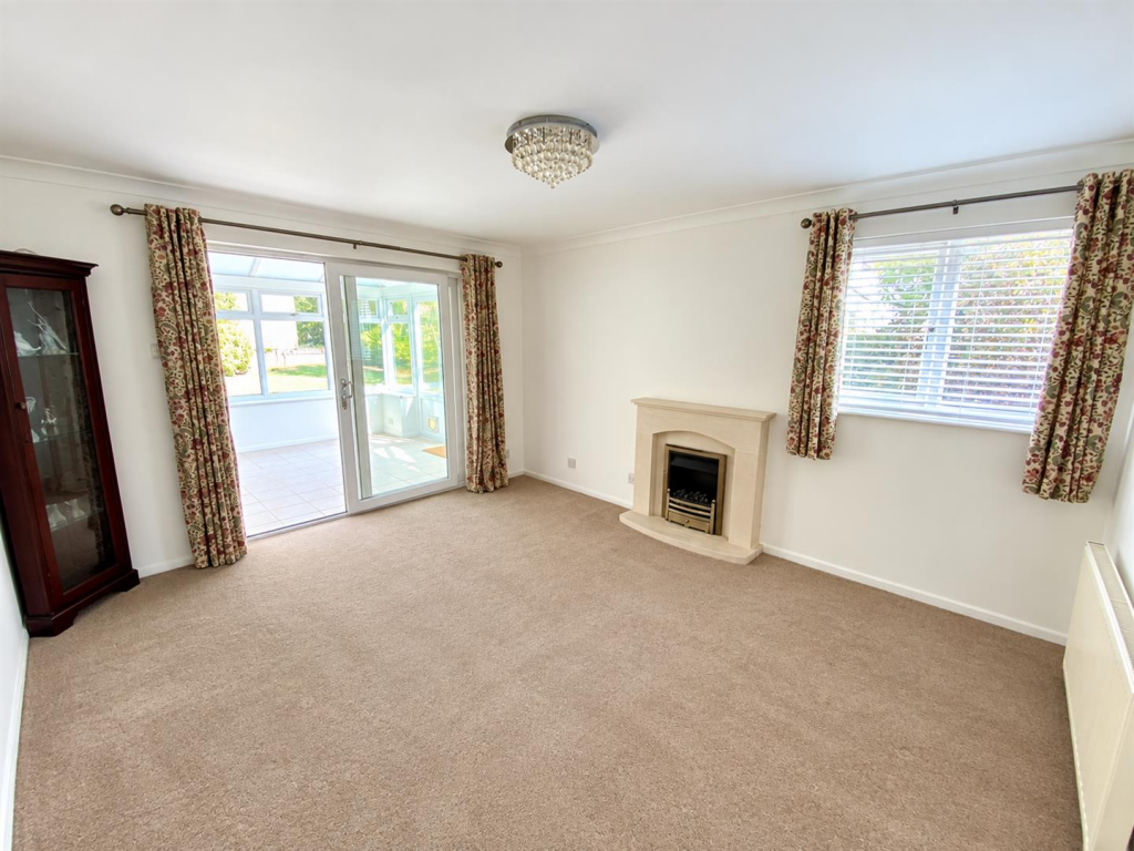 Brompton Close, Billericay photo 3