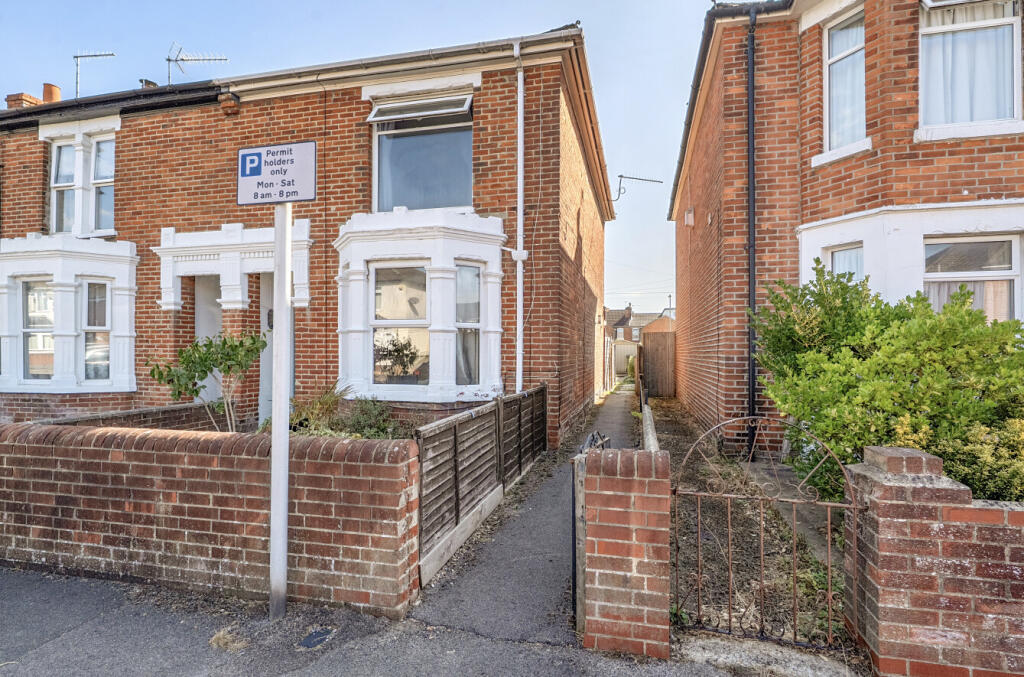 Main image of property: Chamberlayne Road, Eastleigh, Hampshire, SO50