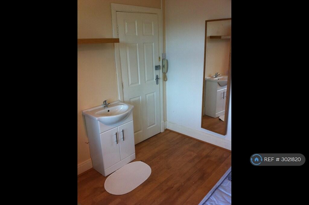 House in Nottingham - View 4