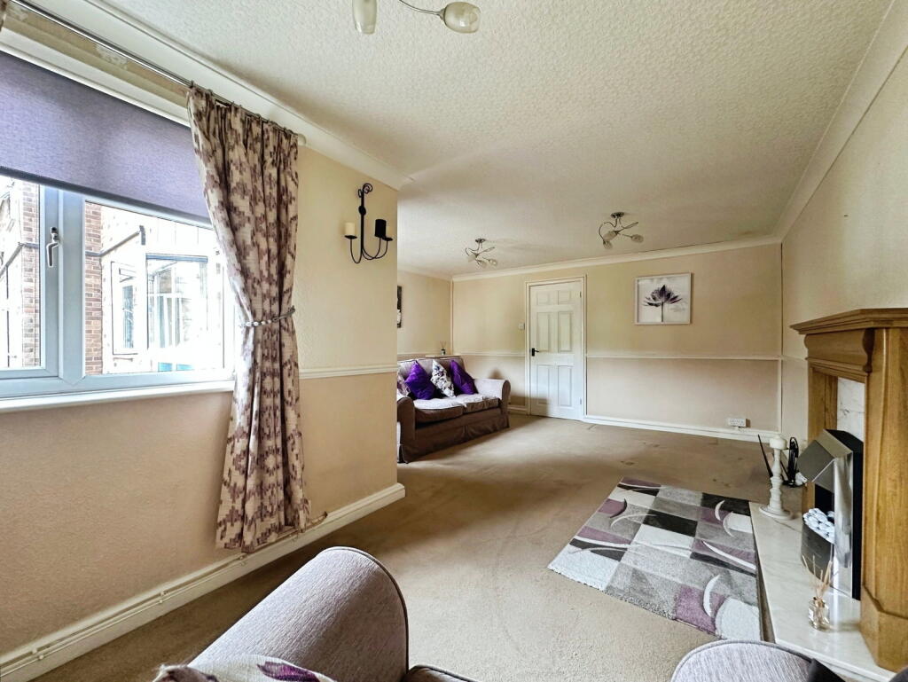 Apartment in Wolverhampton, Compton - View 4