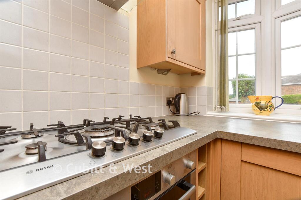 House in Sutton - View 5