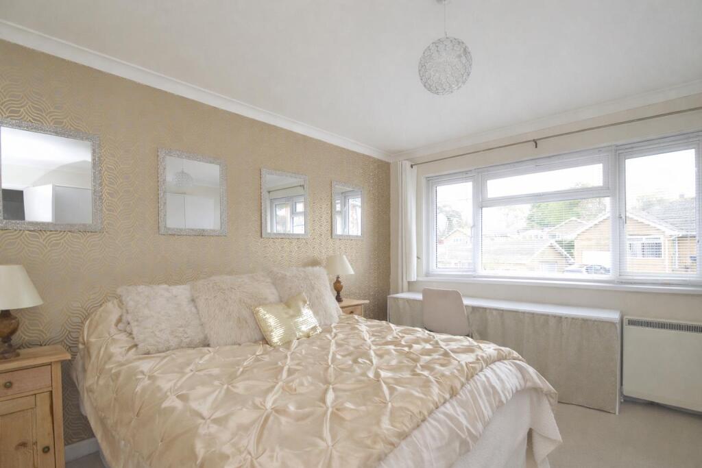 Popular Village Location * Wroxall photo 4
