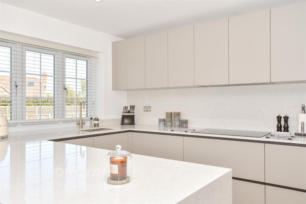 House in Tonbridge and Malling, West Malling - More