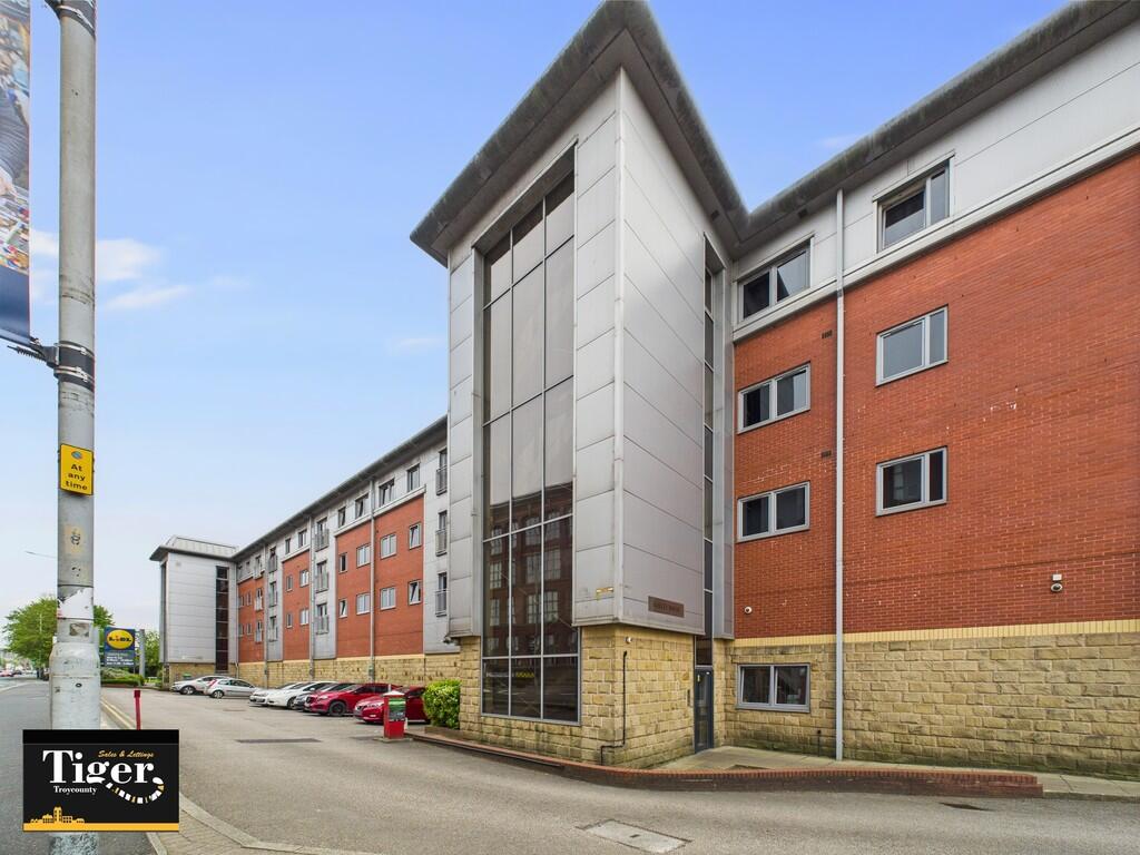 1-bed flat on New Hall Lane, Preston, £50,000
