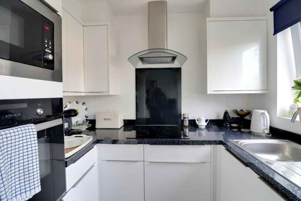 Hulbert Road, Waterlooville photo 4