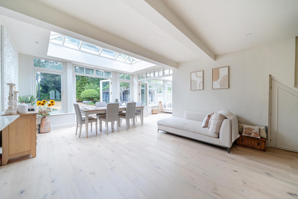 House in Elmbridge, Surrey - More