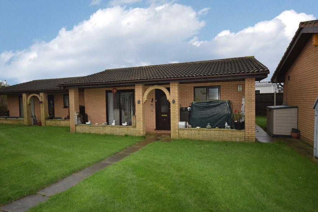 2-bed bungalow on Chapel Point, Chapel St Leonards, PE24, £130,000