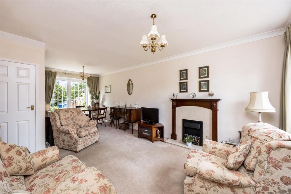 House in Haywards Heath, Lindfield - View 2