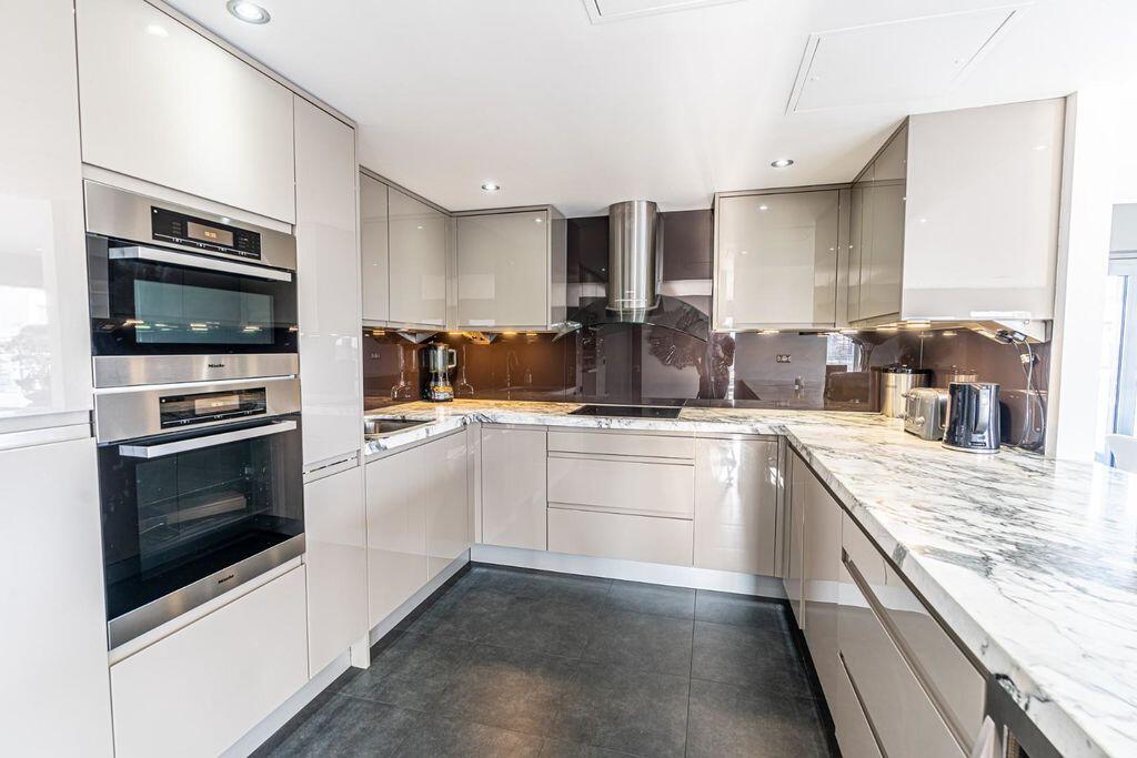 Boulevard Drive, London NW9 photo 4