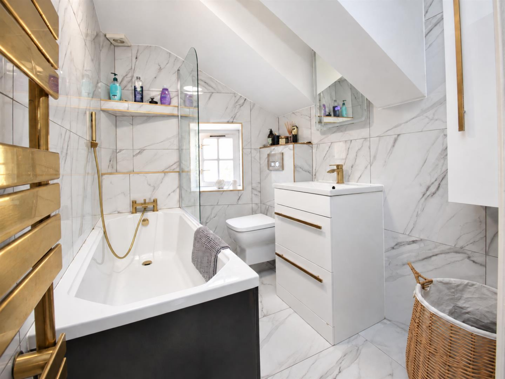 Apartment in Northampton - More